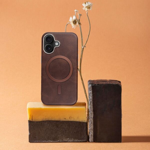 GENTLEMAN MAG COVER Case compatible with MagSafe for IPHONE 16 PRO MAX brown