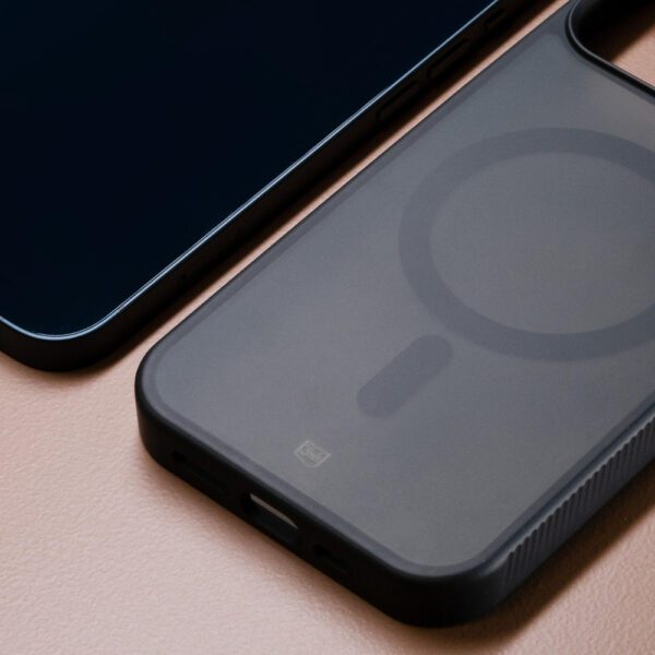 180871_7 3mk Smoke MagCase with MagSafe for Samsung Galaxy S24 - semi-transparenteng