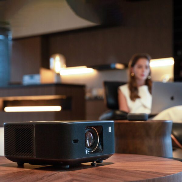 Yaber K3 LCD FullHD 1080p Multimedia Projector with JBL Speakers - Blackeng