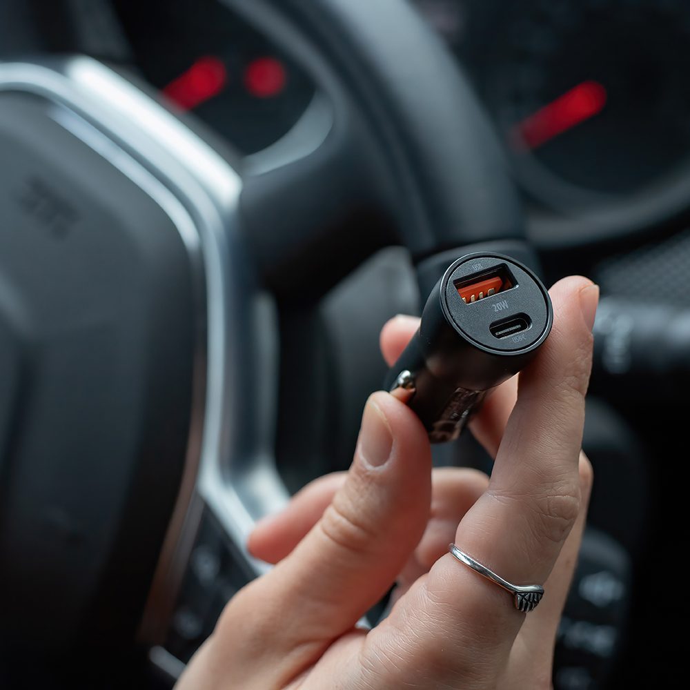 Maxlife MXCC-04 PD QC car charger 1x USB-C 1x USB 20W black + USB-C - Lightning cable 27W