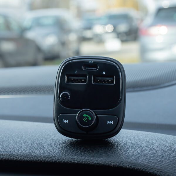 Forever FM transmitter Bluetooth  2 x USB-A 1 x USB-C PD 30W TR-370 black