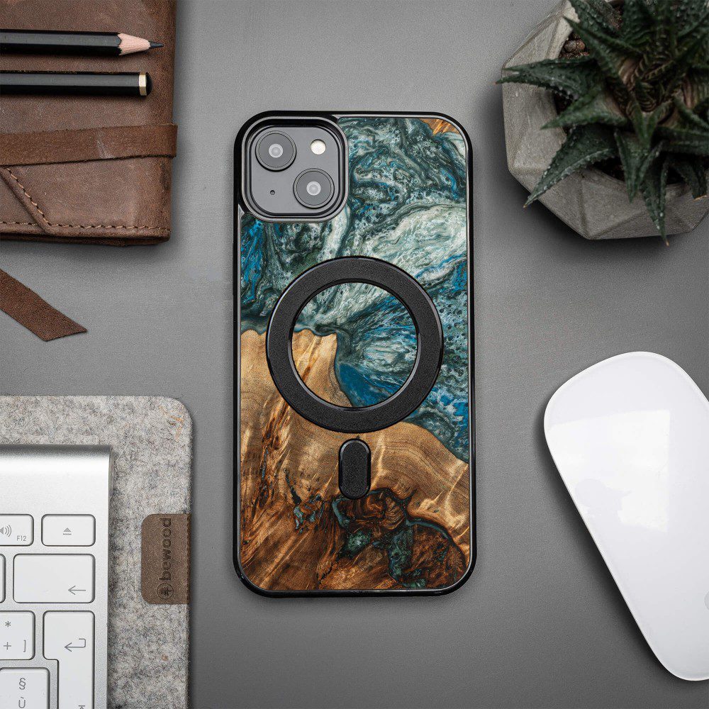 408252_oryg Bewood Unique case for iPhone 15 Plus 6,7" Planets Earth with MagSafe