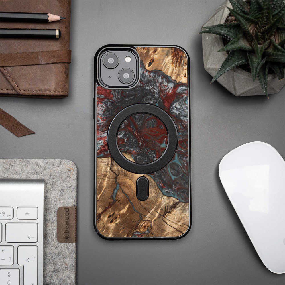 408258_oryg Bewood Unique case for iPhone 15 Plus 6,7" Planets Pluto with MagSafe