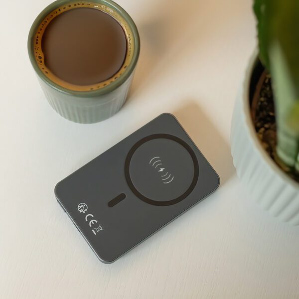 Forever wireless power bank MATB-200 20W PD 5000 mAh magnetic black