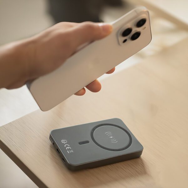 Forever wireless power bank MATB-200 20W PD 5000 mAh magnetic black