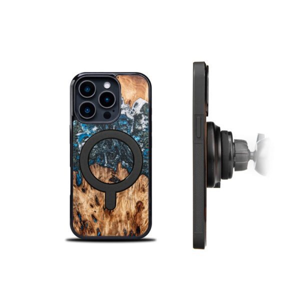 Bewood Unique case for iPhone 16 Pro 6,3" Planets Earth with MagSafe