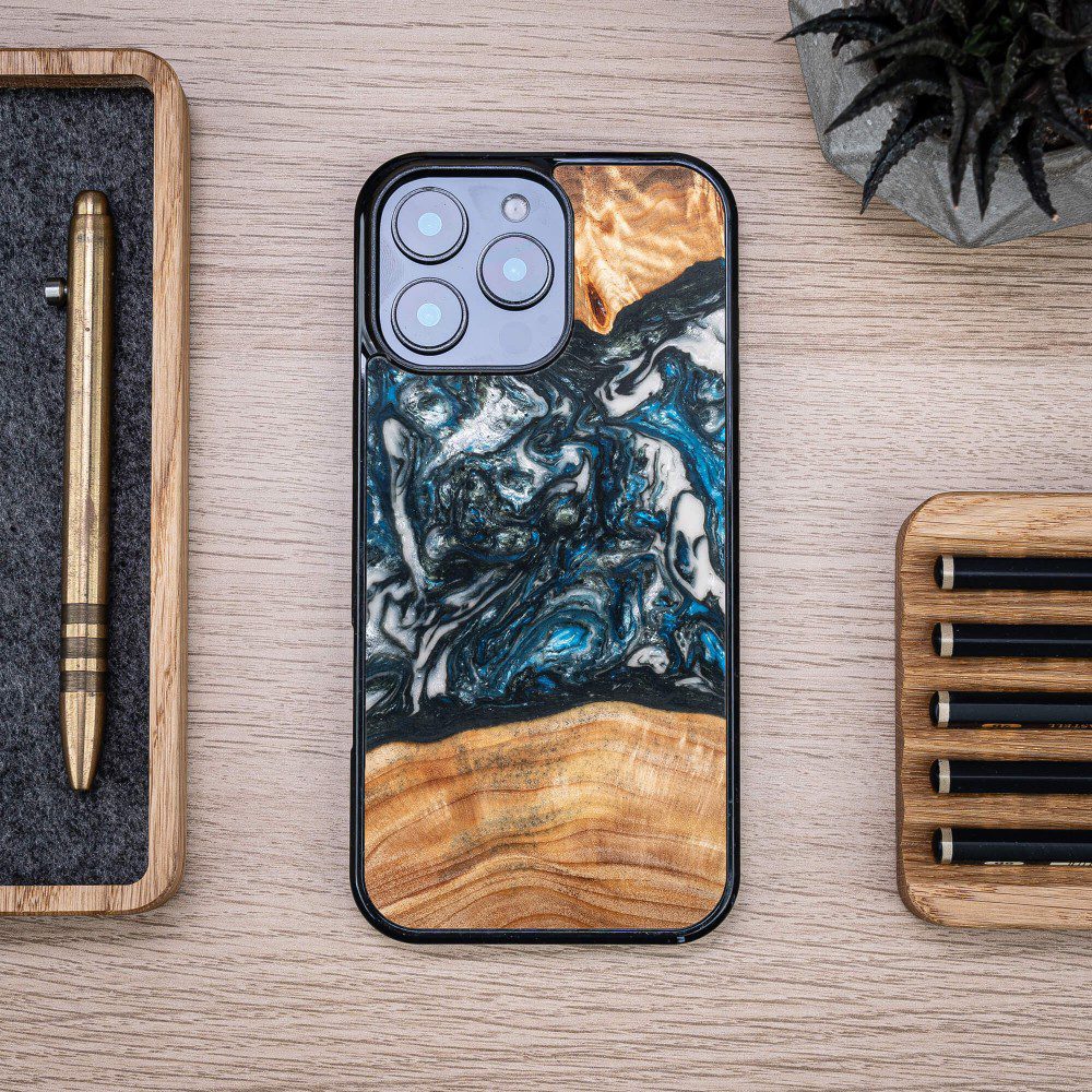 Bewood Unique case for iPhone 16 Pro Max 6,9" Planets Earth