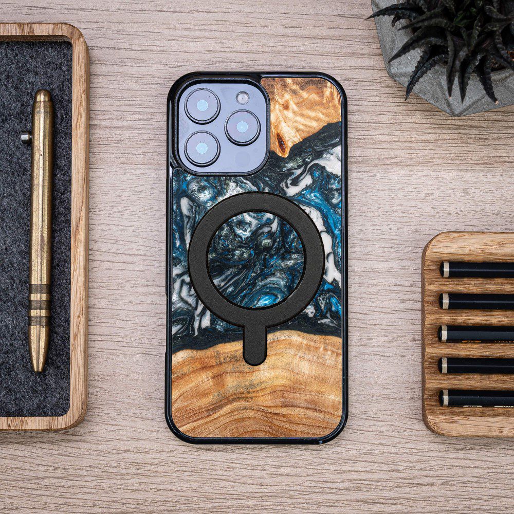 Bewood Unique case for iPhone 16 Pro Max 6,9" Planets Earth with MagSafe