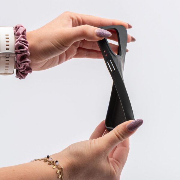 Silicone Zephyr Mag Cover compatible with MagSafe do IPHONE 13 PRO black