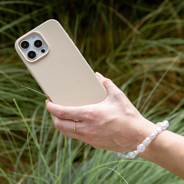 203703_4 Uniq Coehl Perla Handstrap Universal Phone Strap - Whiteeng