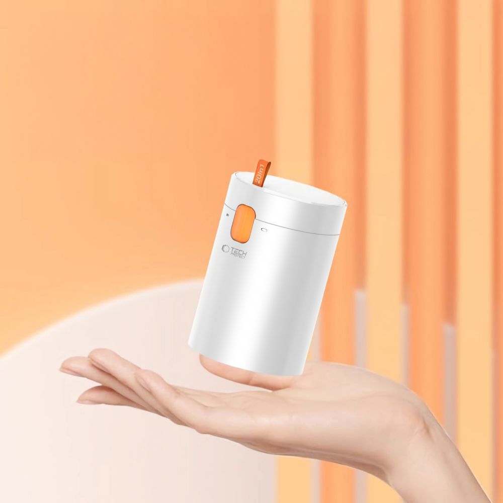 CREATOR: gd-jpeg v1.0 (using IJG JPEG v62), quality = 80 Tech-Protect 20-in-1 Multifunctional Cleaning Kit for Phone, Tablet, Laptop, and Headphones - Whiteeng