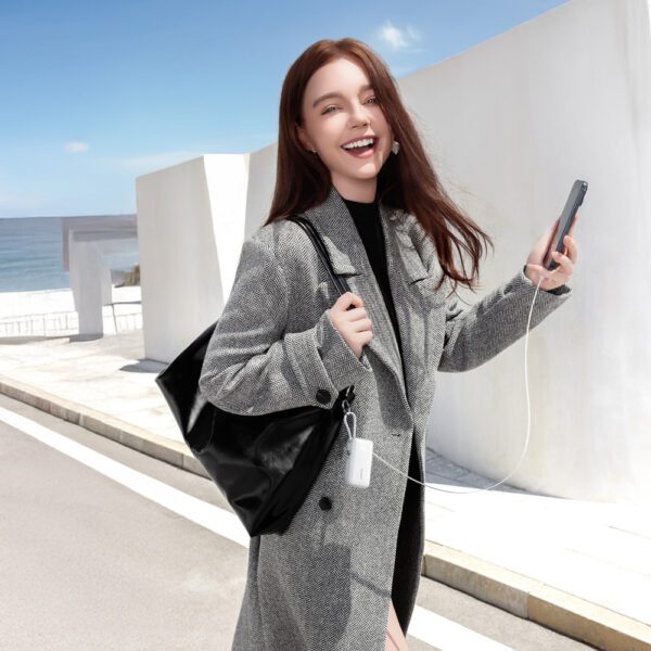 Joyroom JR-PR2L 10000mAh 35W Power Bank with Built-in Retractable USB-C Cable and Lightning Lanyard Cable - Whiteeng