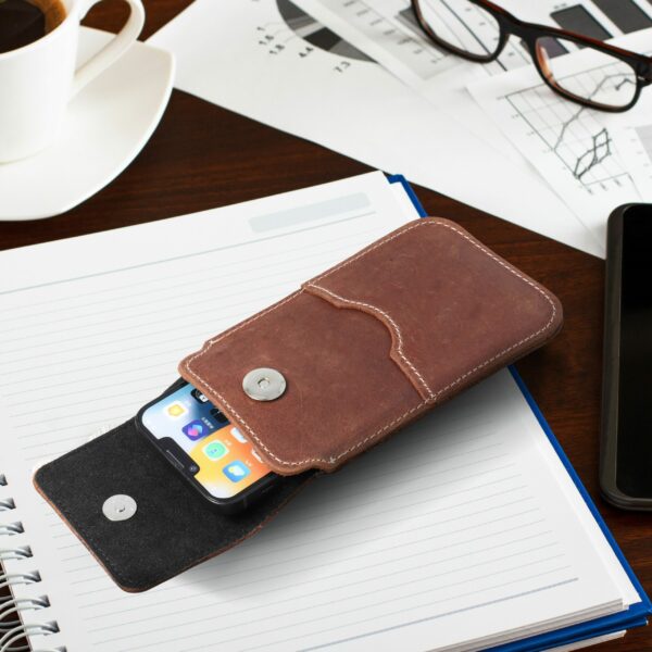 ROYAL Crazy Horse - Leather universal flap pocket / brown - Size M - IPHONE 5 / NOKIA S5610 / LUMIA 230