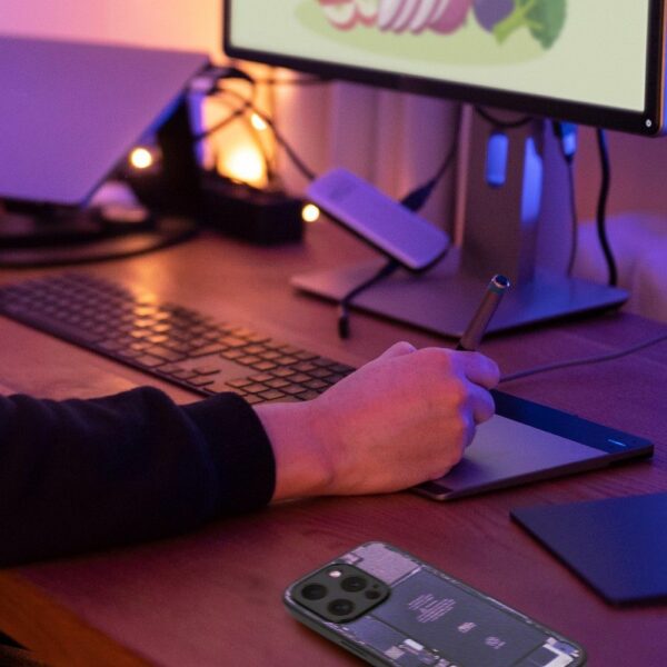 TECH case for iPhone 15 design 2