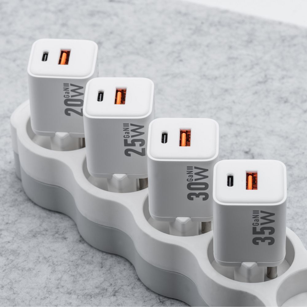 FORCELL F-ENERGY Mini GaN III VT-35 travel charger with 1 x Type C + 1x USB A sockets, PD QC4.0 30W white