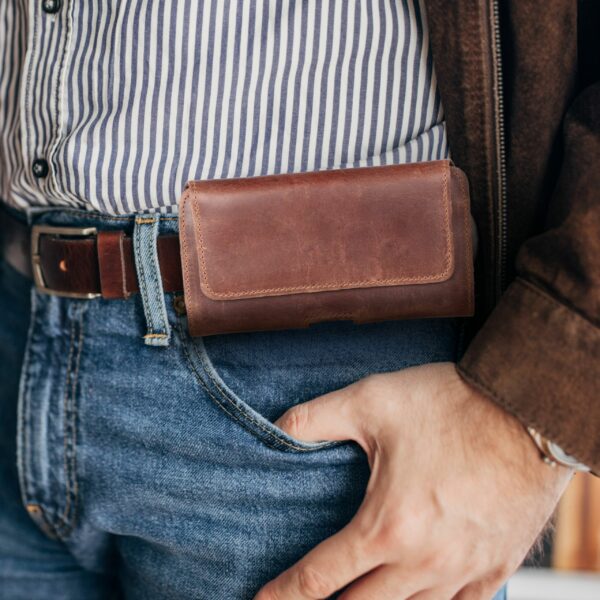 ROYAL Crazy Horse universal horizontal leather belt holster size L for IPHONE 12 / 12 PRO / 13 / 13 PRO / 14 / 14 PRO / SAMSUNG S10 / S20 / S21 / A40 / HUAWEI P8 LITE / P30 / P40 / P9 LITE brown