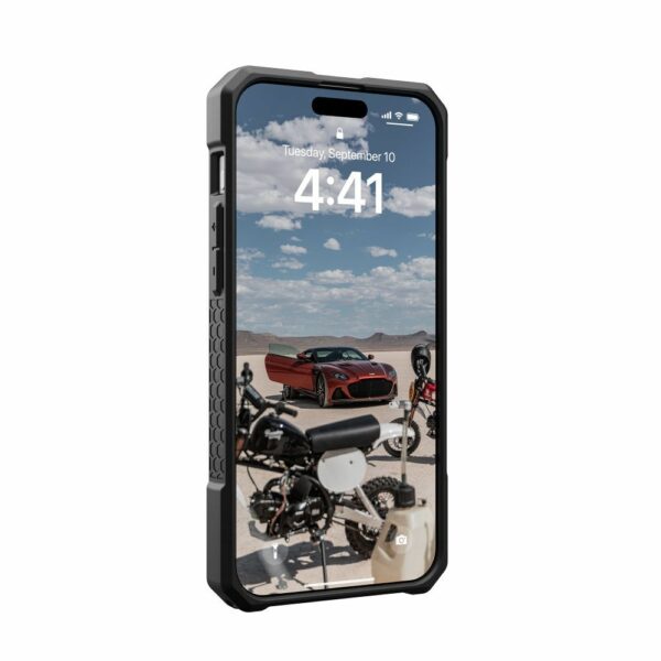 UAG Urban Armor Gear case MONARCH PRO compatible with MagSafe for IPHONE 15 Pro Max kevlar black