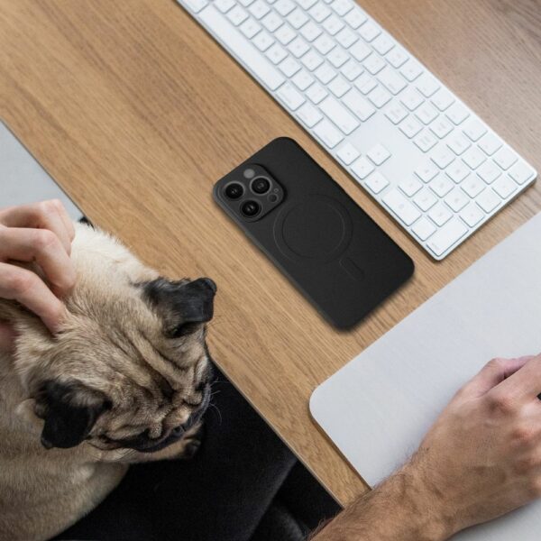 SILICONE MAG COVER case compatible with MagSafe for SAMSUNG S25 black
