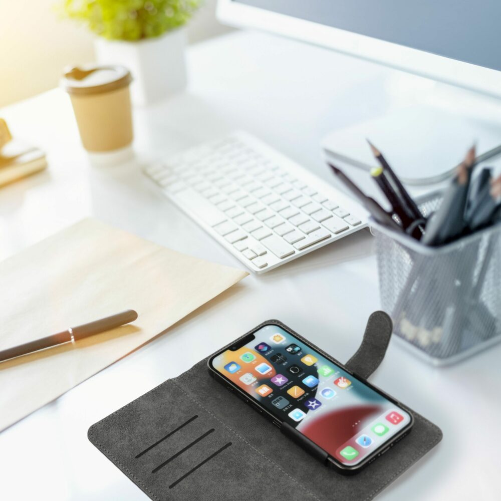 Universal book case COMMON size M for SAMSUNG S21 / NOTE / NOTE 2 / NOTE 3 / S10 / HUAWEI P30 Lite / P9 / P9 Lite / SONY XPERIA Z3 / Z4 / Z5 black