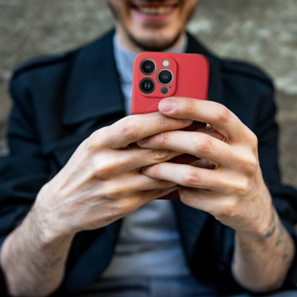 SILICONE MAG COVER case compatible with MagSafe for SAMSUNG S24 FE red