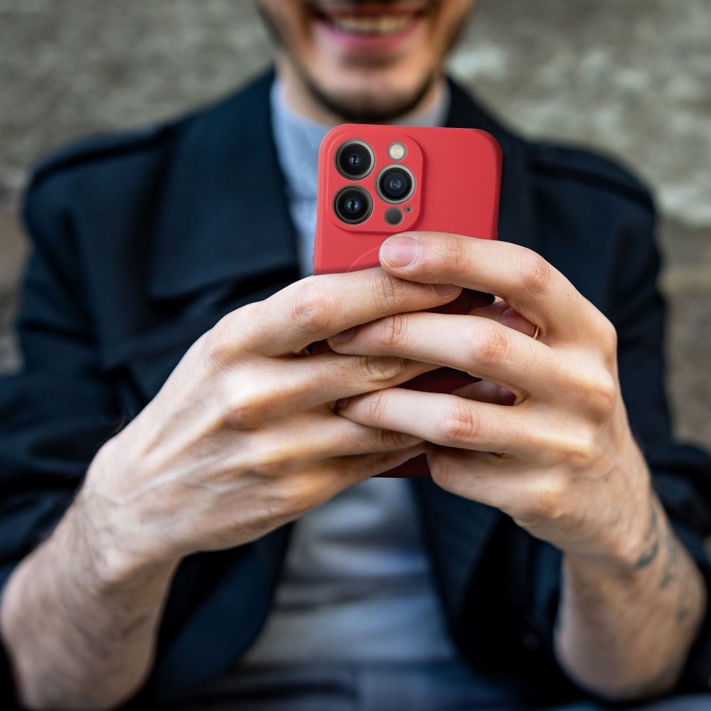 SILICONE MAG COVER case compatible with MagSafe for SAMSUNG S24 FE red