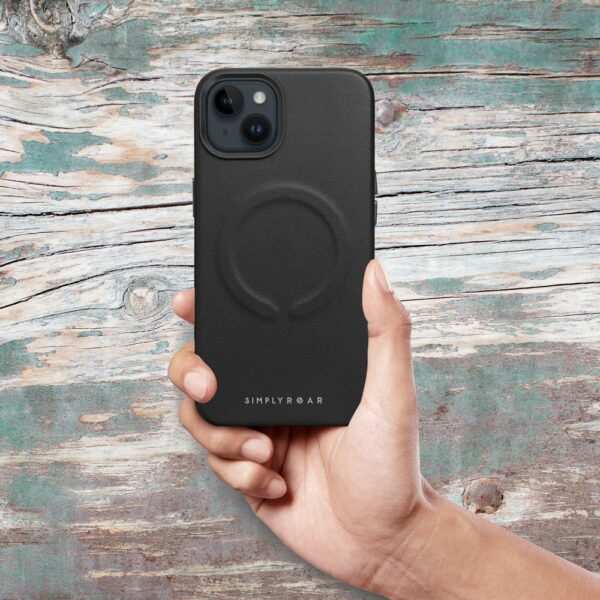 ROAR case LEATHER MAG compatible with MagSafe for IPHONE 15 Plus black
