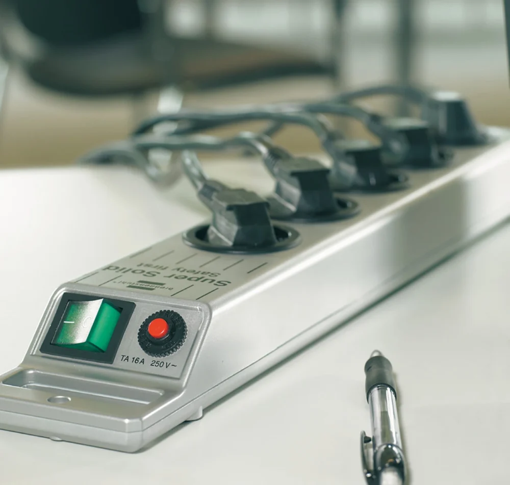 Brennenstuhl Super-Solid surge protector strip 8 sockets 2.5m 13.500A - silvereng