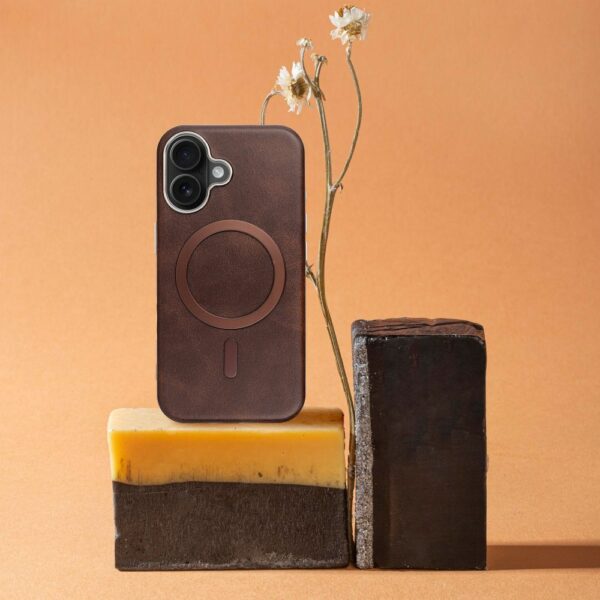 GENTLEMAN MAG COVER Case compatible with MagSafe for IPHONE 15 PRO MAX brown