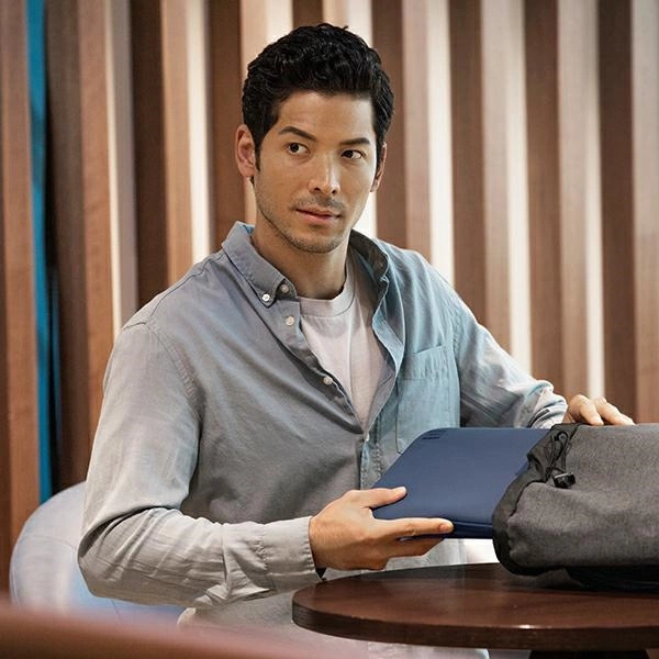 Uniq Cyprus case for a 14" laptop - blueeng