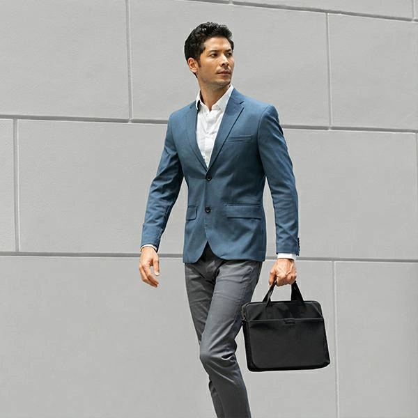 Uniq Stockholm bag for a 16" laptop - blueeng