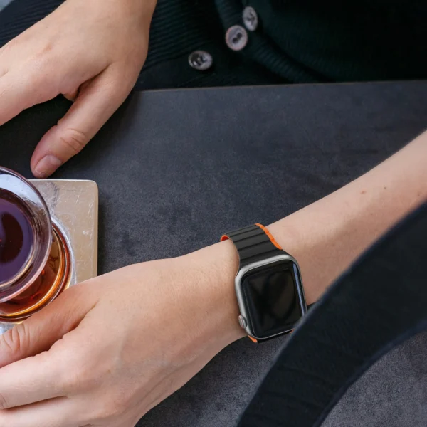 Magnetic Apple Watch SE, 9, 8, 7, 6, 5, 4, 3, 2, 1 (41, 40, 38 mm) Dux Ducis Strap (LD Version) - black and orangeeng