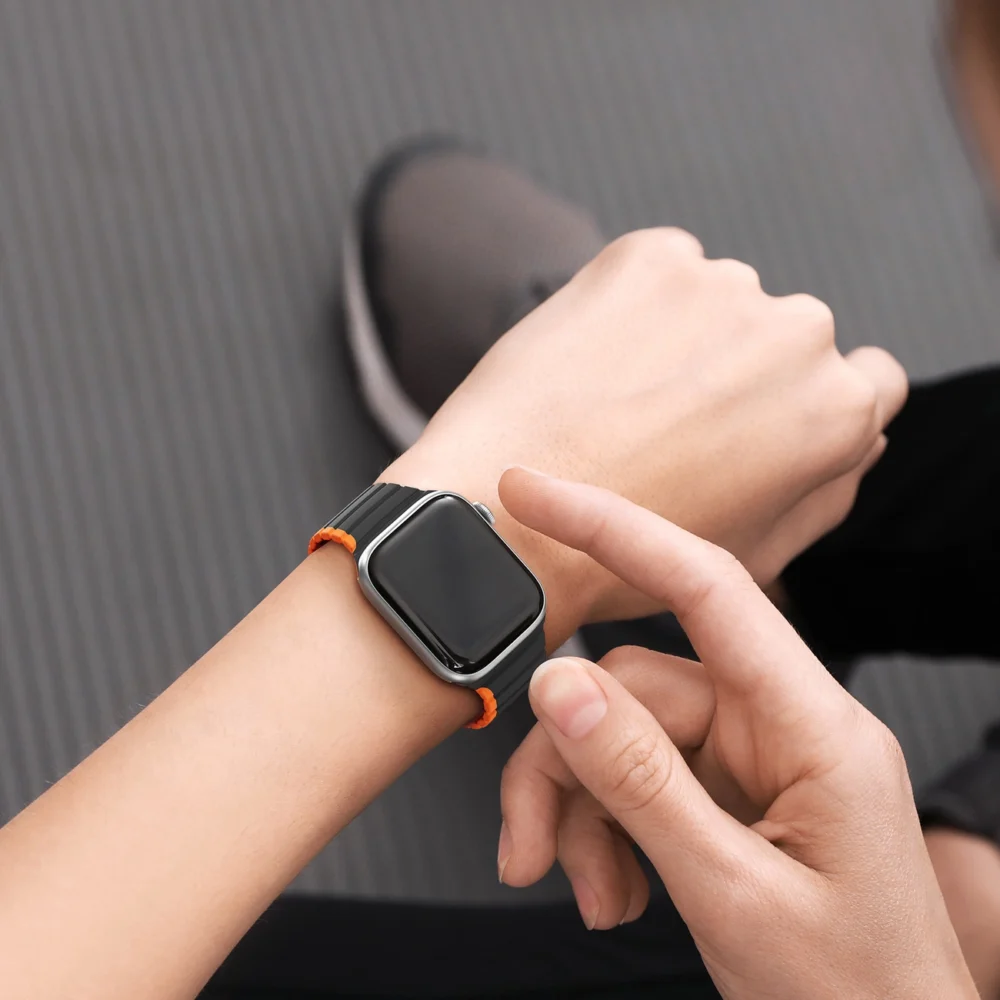 Magnetic Apple Watch SE, 9, 8, 7, 6, 5, 4, 3, 2, 1 (41, 40, 38 mm) Dux Ducis Strap (LD Version) - black and orangeeng