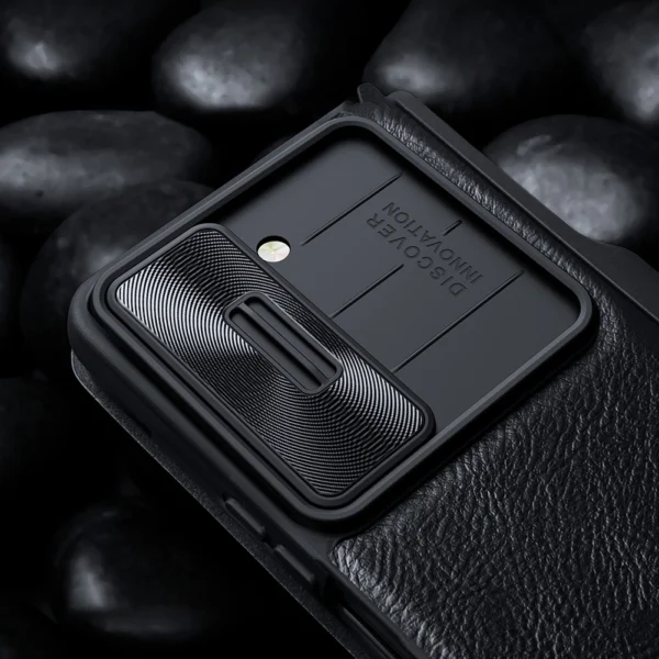 Nillkin Qin Leather Pro Leather Case with Camera Protector for Samsung Galaxy Z Fold 5 - Blackeng