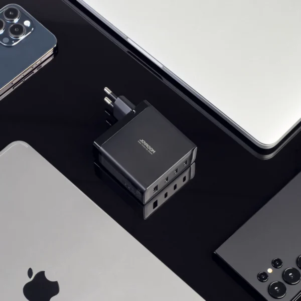 Joyroom JR-TCG04EU 100W GaN charger 3x USB-C USB-A + USB-C / USB-C cable 100W - blackeng
