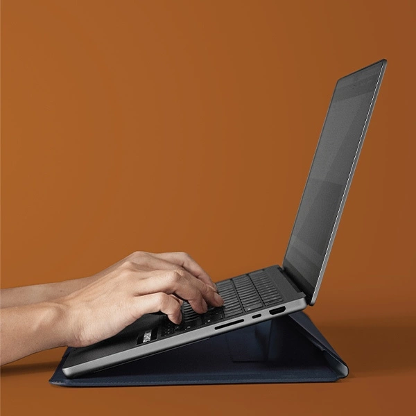 Uniq Oslo case for a 14" laptop - navy blueeng