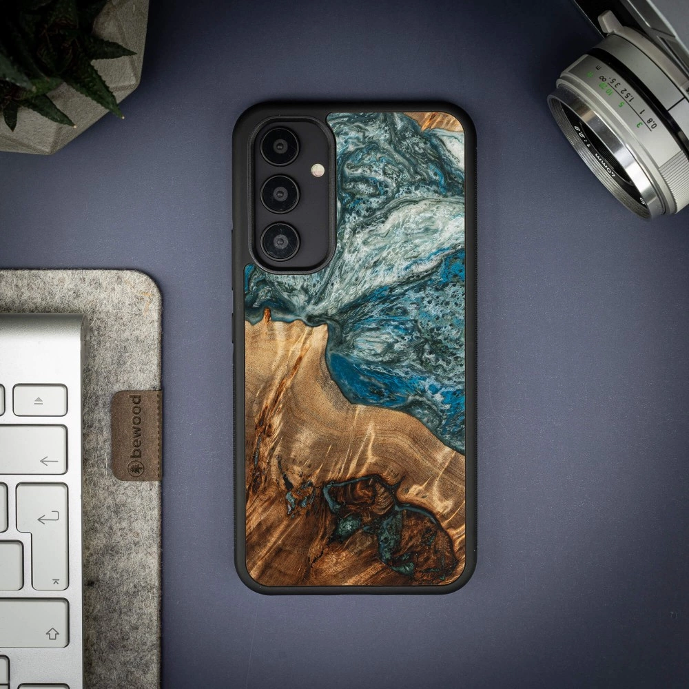 Wood and resin case for Samsung Galaxy A54 5G Bewood Unique Planet Earth - blue-greeneng