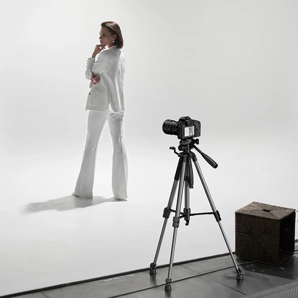 Professional Ugreen LP661 tripod for smartphones and cameras - black and grayeng