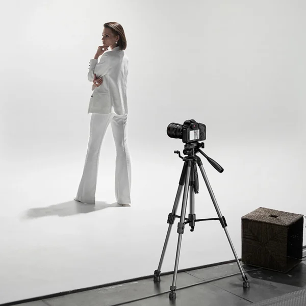 Professional Ugreen LP661 tripod for smartphones and cameras - black and grayeng