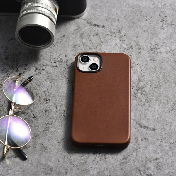 [RETURNED ITEM] iCarer Oil Wax Premium Leather Case magnetic leather case iPhone 14 with MagSafe brown (WMI14220701-RB)eng