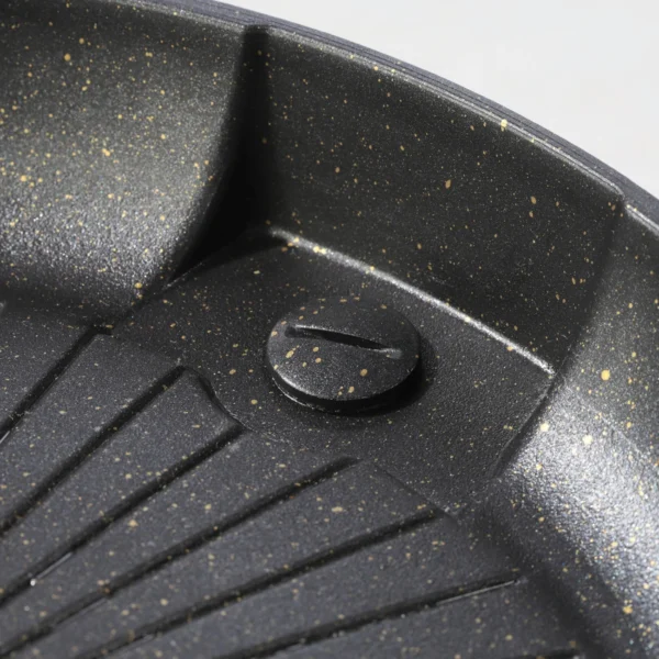 Grill grate and grill pan for a gas camping stove and grilleng