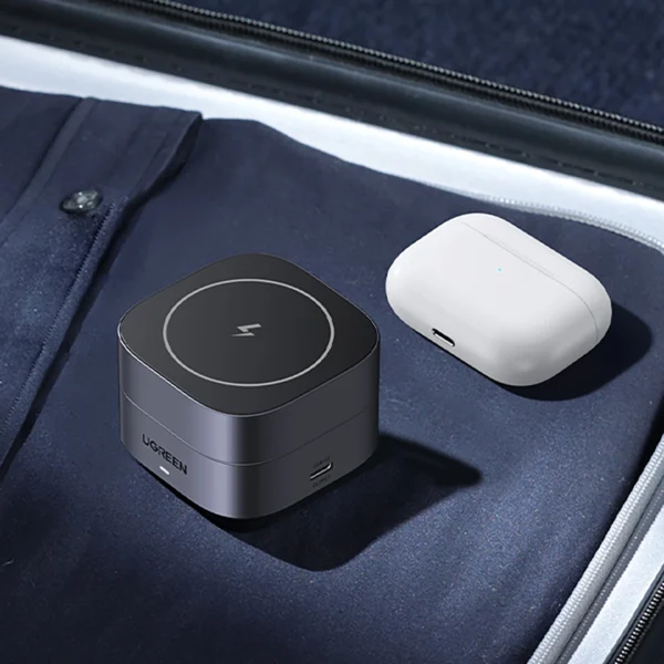 Ugreen W526 3in1 MagSafe / Qi inductive charger for phone / headphones with USB-C port - blackeng