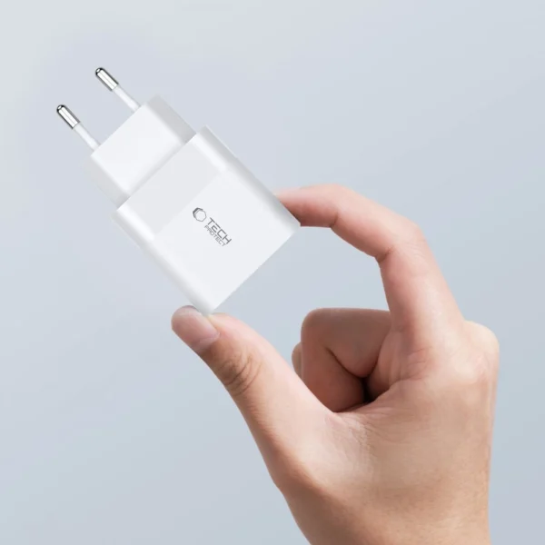 Tech-Protect C30W charger USB-C PD 30W / USB-A QC 3.0 - whiteeng