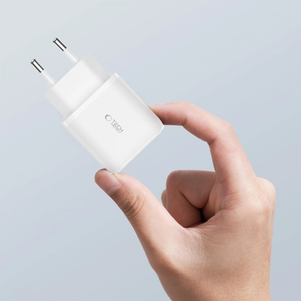 Tech-Protect C20W USB-C PD 20W / USB-A QC 3.0 Charger with USB-C / Lightning Cable - Whiteeng