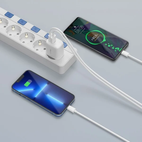 Tech-Protect C20W USB-C PD 20W / USB-A QC 3.0 Charger with USB-C / Lightning Cable - Whiteeng