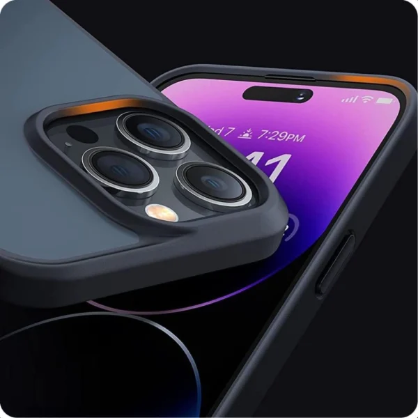 Tech-Protect MagMat iPhone 15 Case - Black and Cleareng