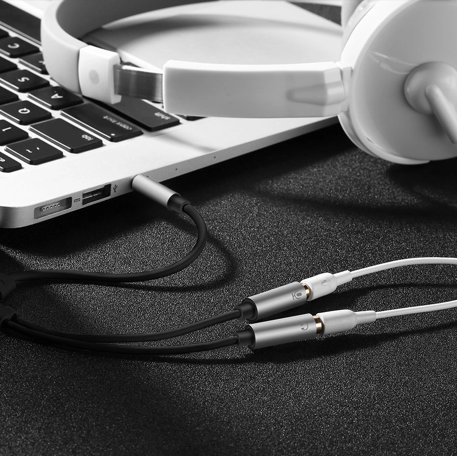 Ugreen cable cable headphone splitter 3.5 mm mini jack AUX microphone 20cm (microphone + stereo output) silver (30619)eng