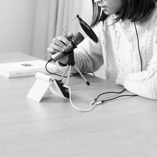 Ugreen cable cable headphone splitter 3.5 mm mini jack AUX microphone 20cm (microphone + stereo output) silver (30619)eng