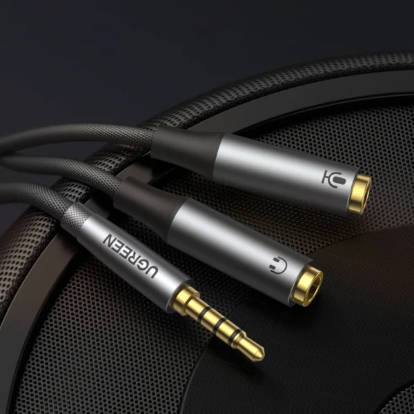 Ugreen AUX splitter for headphones and microphone 1 x male 3.5mm, 2 x female 3.5mm 20cm black (AV192 50254)eng