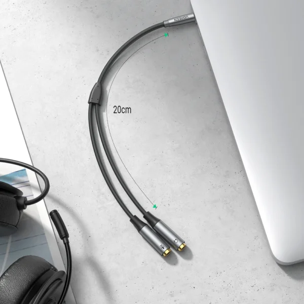 Ugreen AUX splitter for headphones and microphone 1 x male 3.5mm, 2 x female 3.5mm 20cm black (AV192 50254)eng