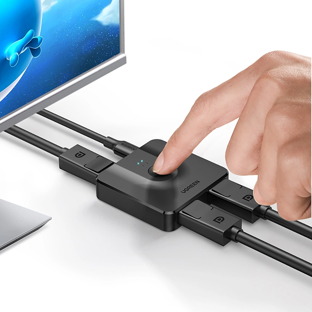 Ugreen CM430 signal splitter 2x DisplayPort (input) to 1x DisplayPort (output) 4K / 1080p switch black (60622)eng